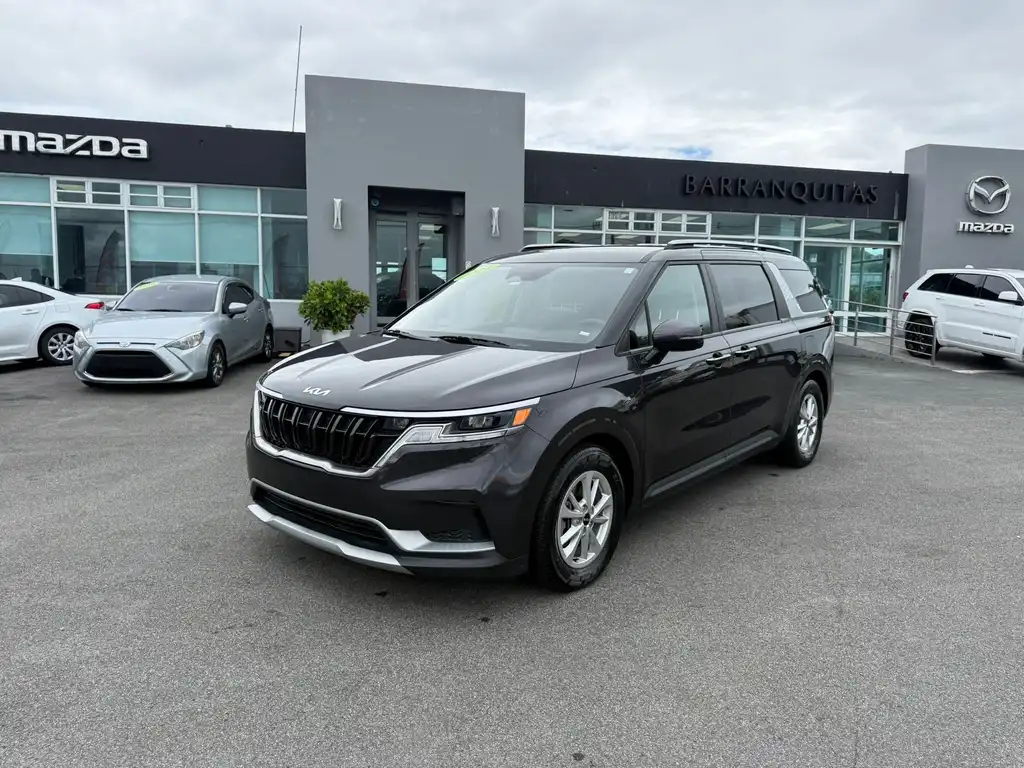 2024 Kia Sedona LX's photo
