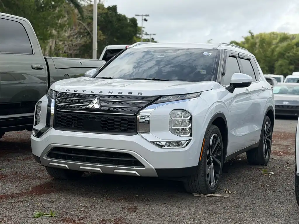 2023 Mitsubishi Outlander SE 2WD's photo