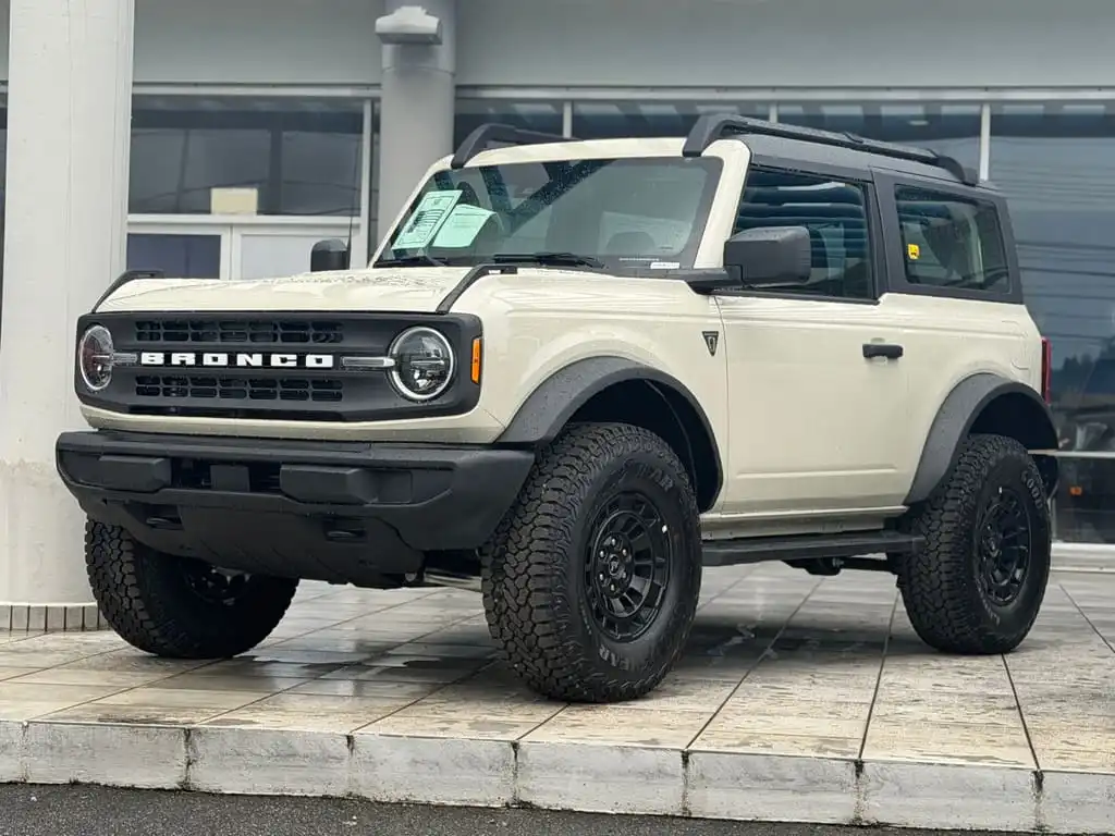 2026 Ford Bronco Base 4x4's photo