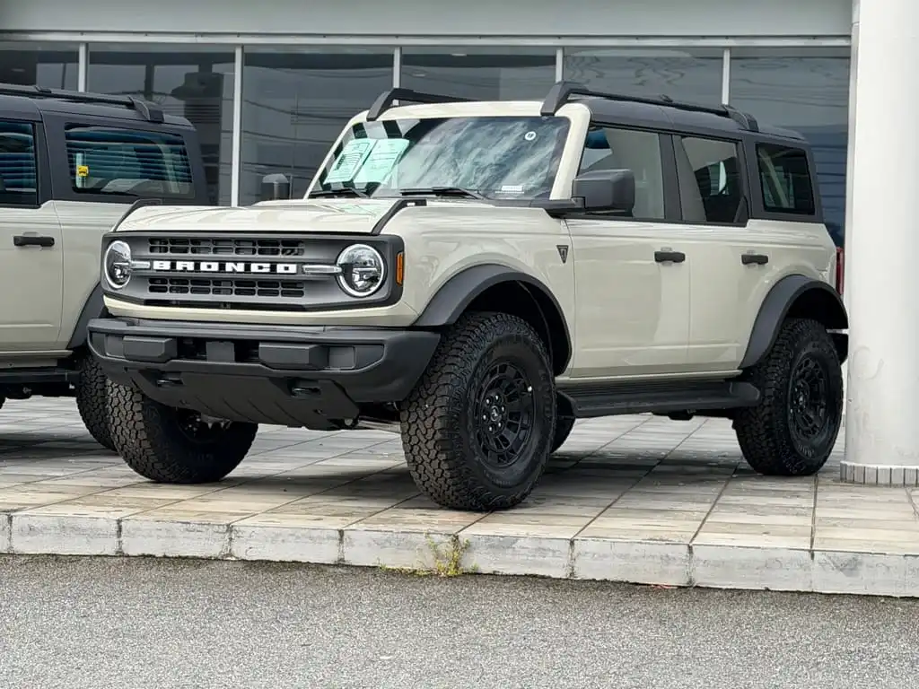2026 Ford Bronco Base 4x4's photo