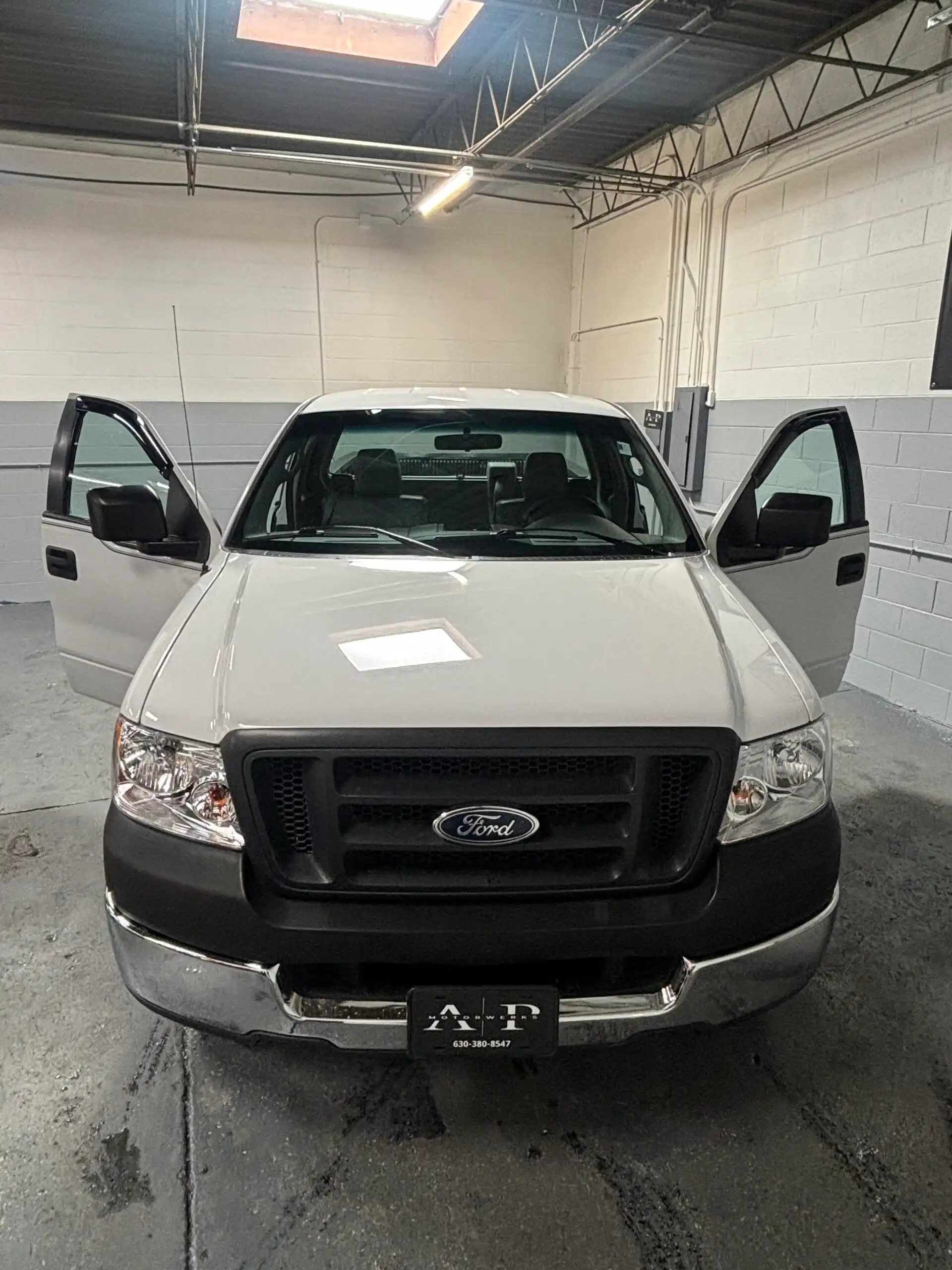 2005 Ford F-150 XL Regular Cab 126-in Styleside's photo