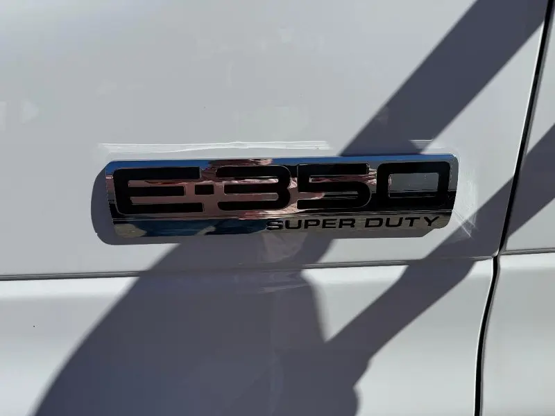 2017 Ford E-Series SRW E-350 Super Duty 138 in WB photo 3