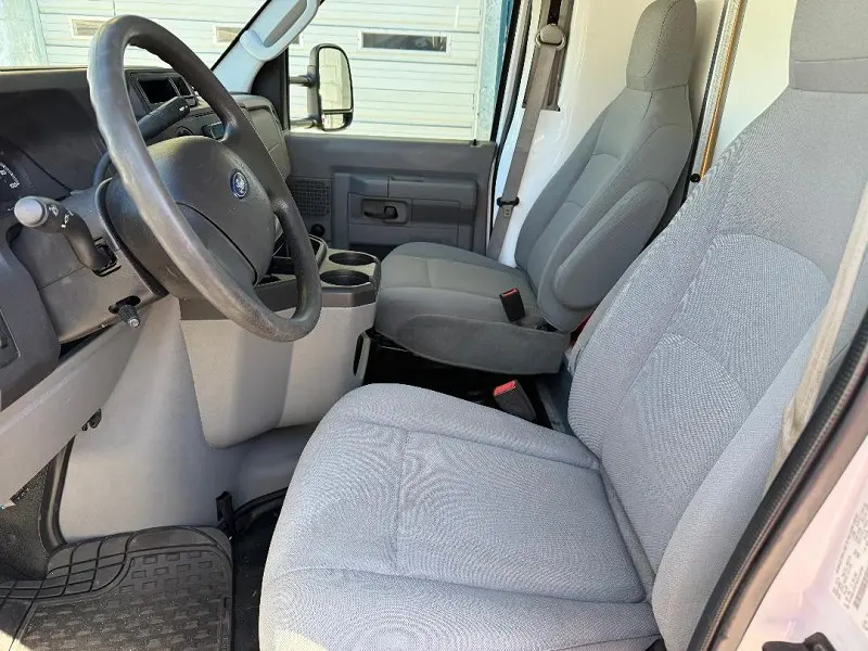 2017 Ford E-Series SRW E-350 Super Duty 138 in WB photo 5