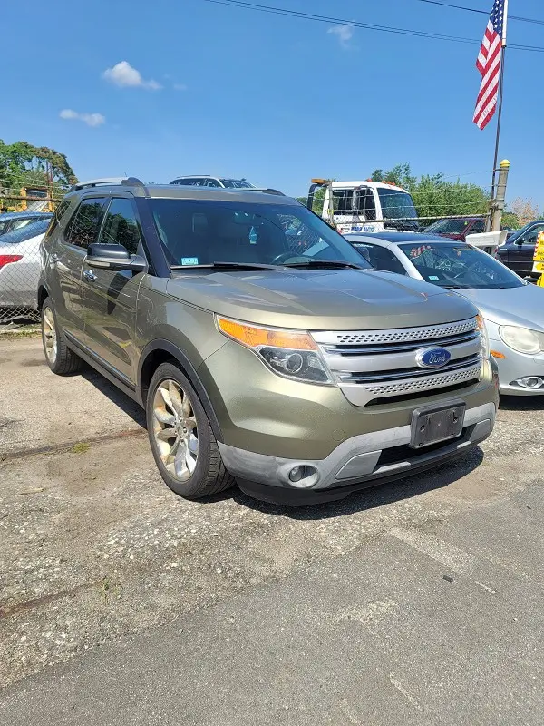 2012 Ford Explorer XLT 4x4 photo 3