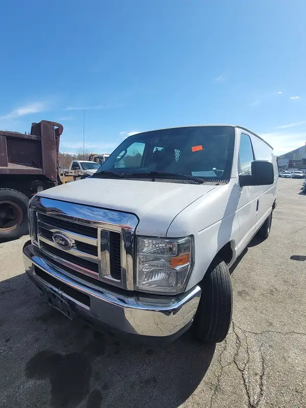 2014 Ford E-Series E-250 Van photo 1