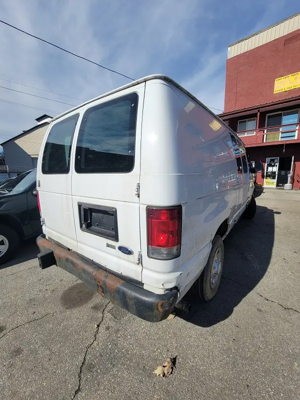 2014 Ford E-Series E-250 Van photo 3