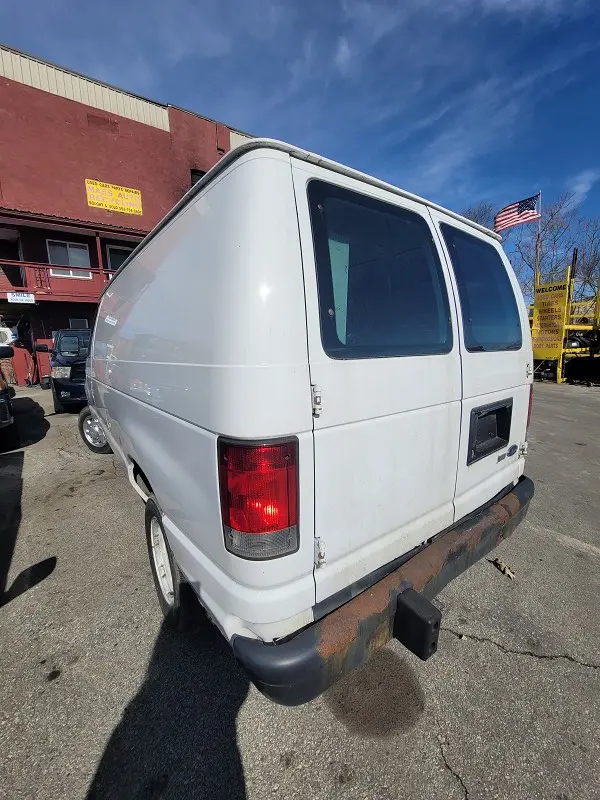 2014 Ford E-Series E-250 Van photo 5