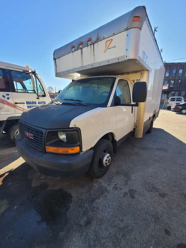 2005 GMC Savana's photo