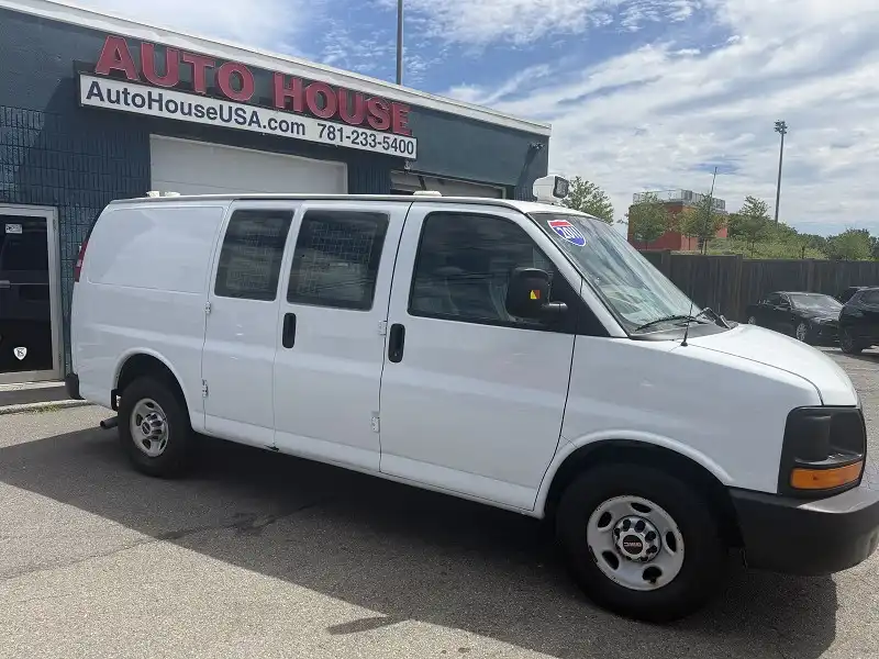 2011 GMC Savana 3500 Cargo Van's photo