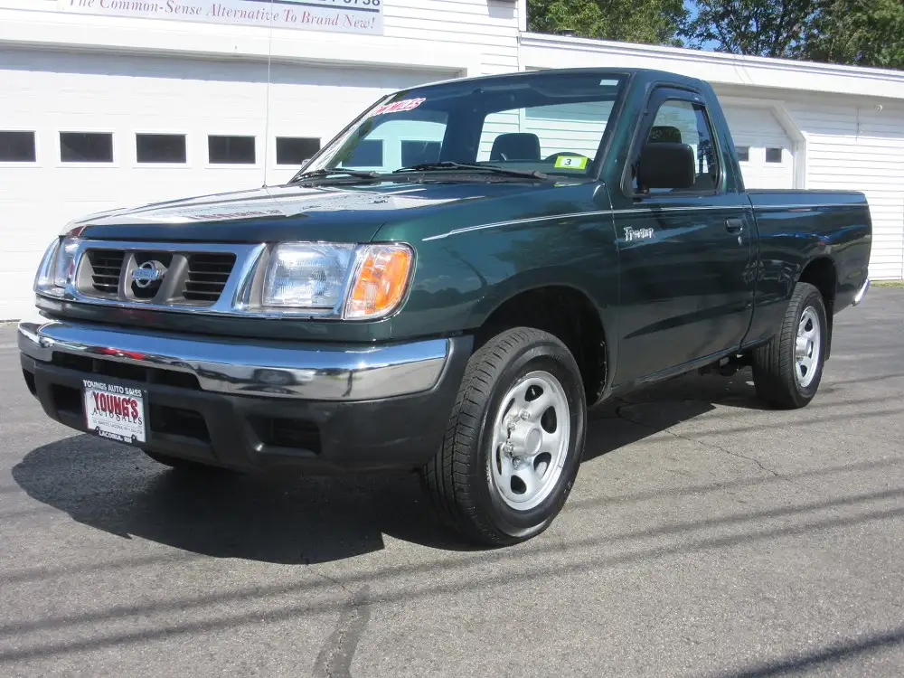 2000 Nissan Frontier XE 4AT's photo