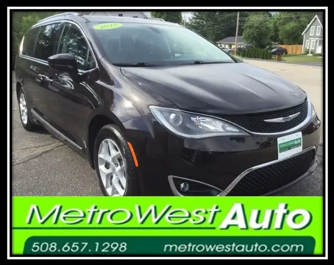 2018 Chrysler Pacifica Touring L Plus's photo