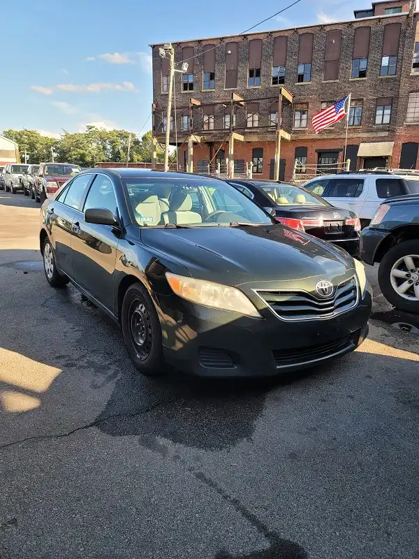 2010 Toyota Camry 2.5 Auto LE's photo