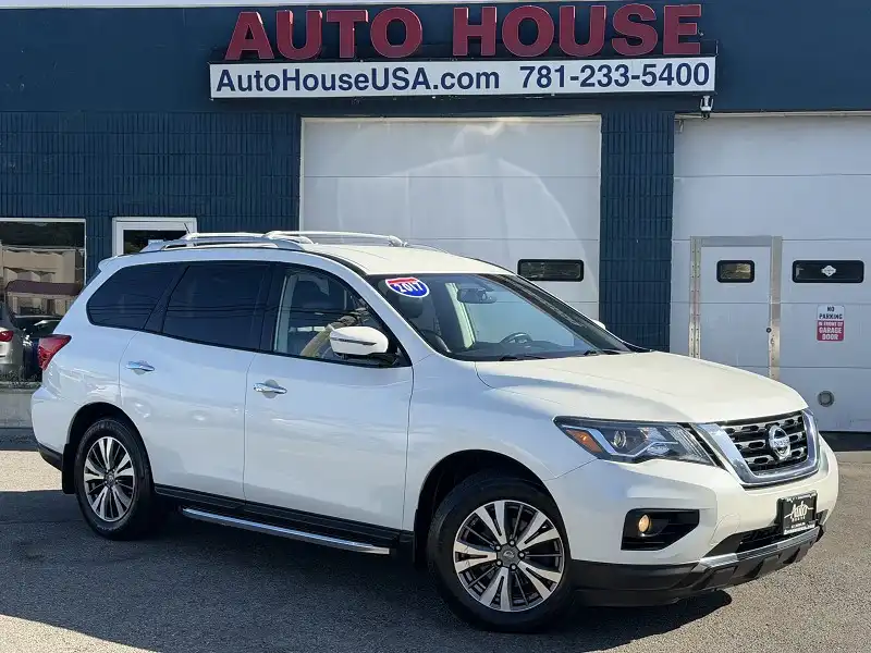 2017 Nissan Pathfinder SL 4WD's photo