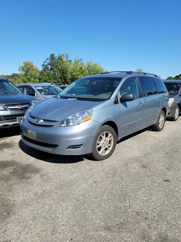 2006 Toyota Sienna LE AWD 7-Passenger's photo