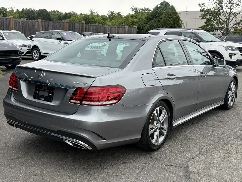 2015 Mercedes-Benz E-Class E250 BlueTEC Luxury 4MATIC photo 3