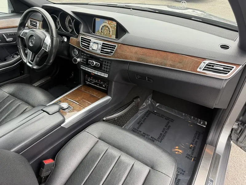 2015 Mercedes-Benz E-Class E250 BlueTEC Luxury 4MATIC photo 5