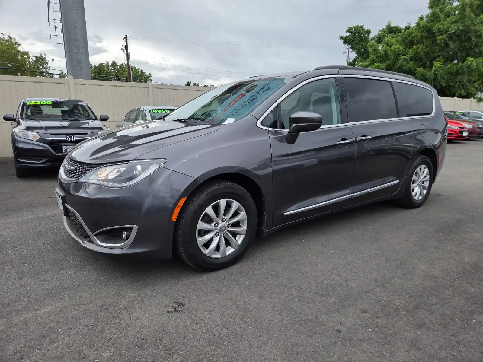 2017 Chrysler Pacifica Touring-L's photo