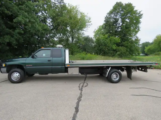 2002 Dodge Ram 3500 ST 4X4 QUAD CAB DRW's photo