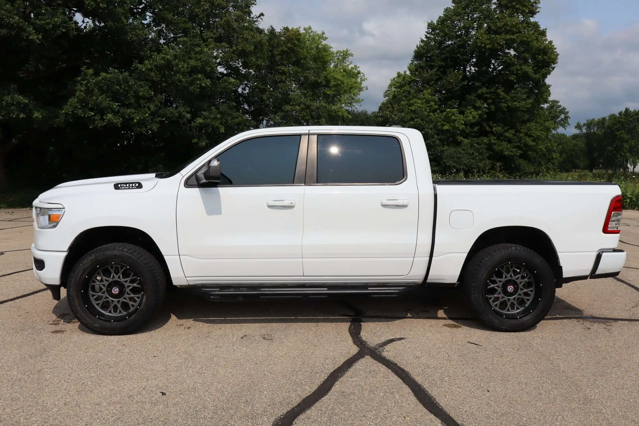 2020 RAM 1500 Big Horn/Lone Star 4x4 Crew Cab 5'7's photo
