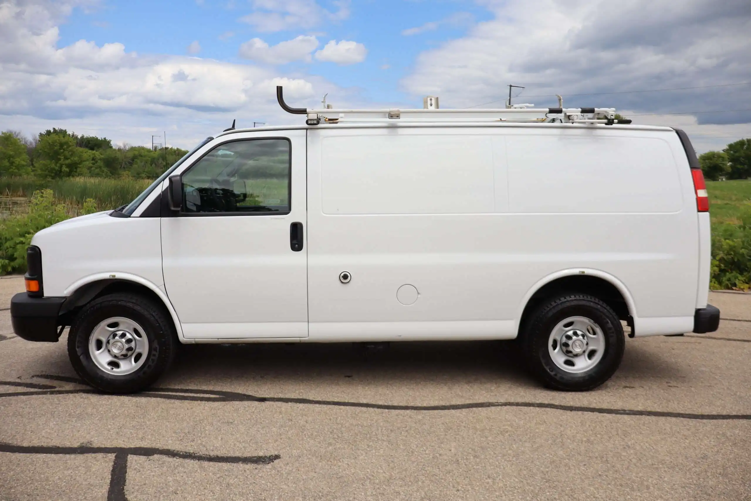 2015 Chevrolet Express 2500 Work Van HD's photo