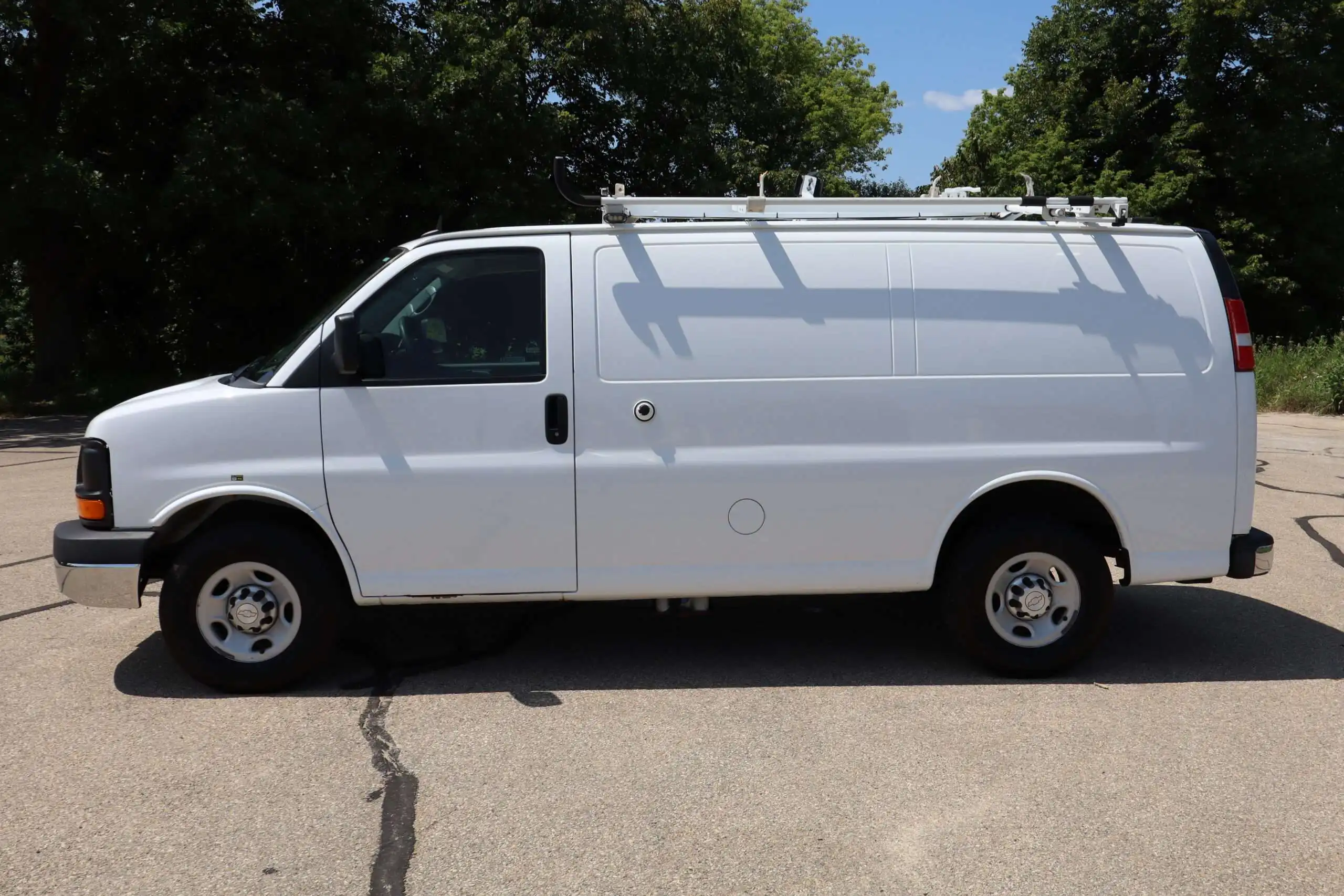 2015 Chevrolet Express 2500 Work Van HD's photo