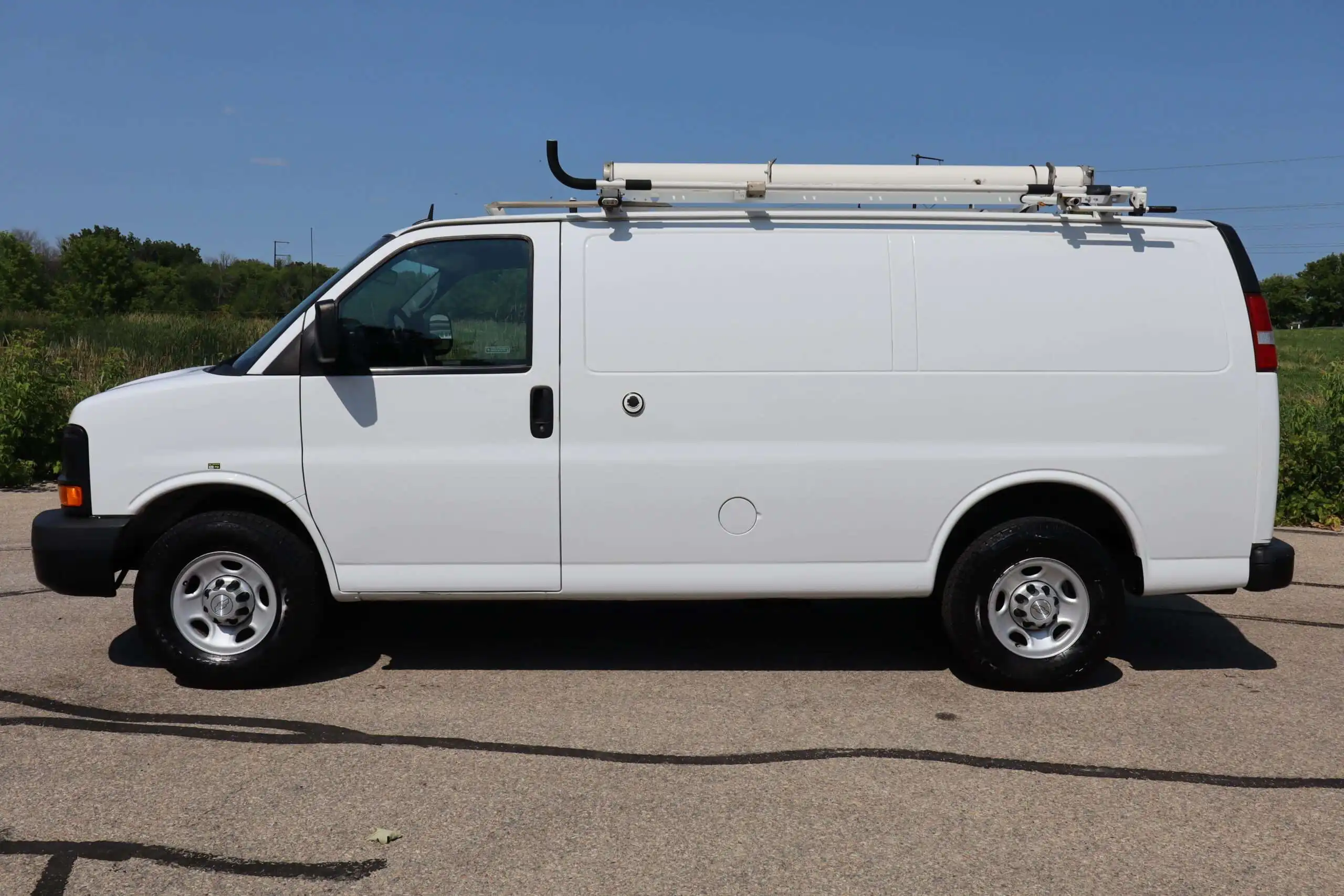 2015 Chevrolet Express 2500 Work Van HD's photo