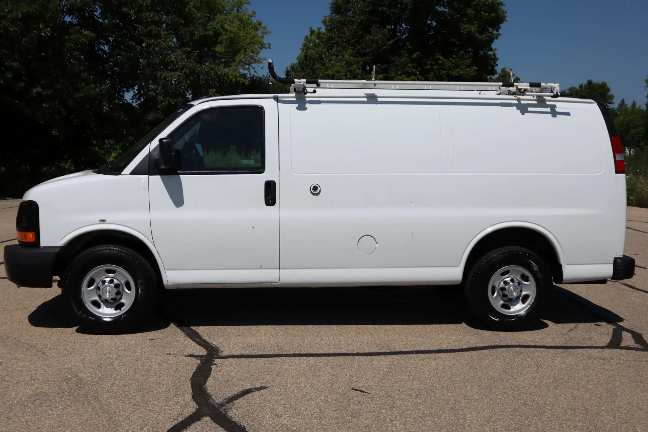 2015 Chevrolet Express 2500 Work Van HD's photo