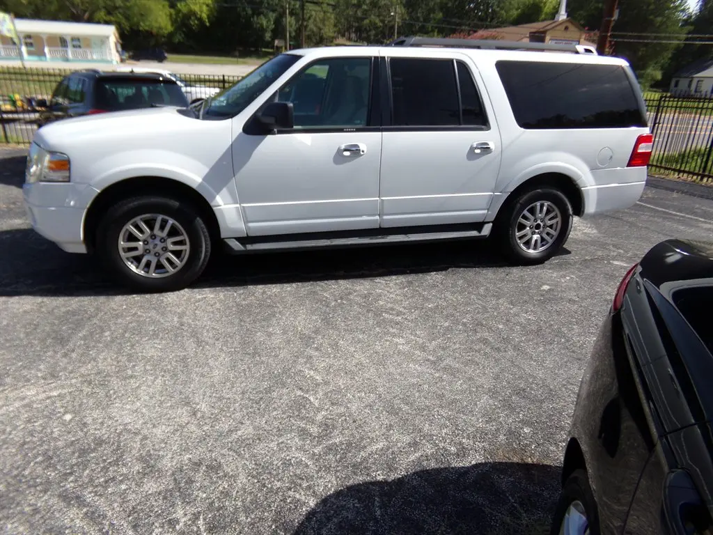 2012 Ford Expedition XLT EL photo 3