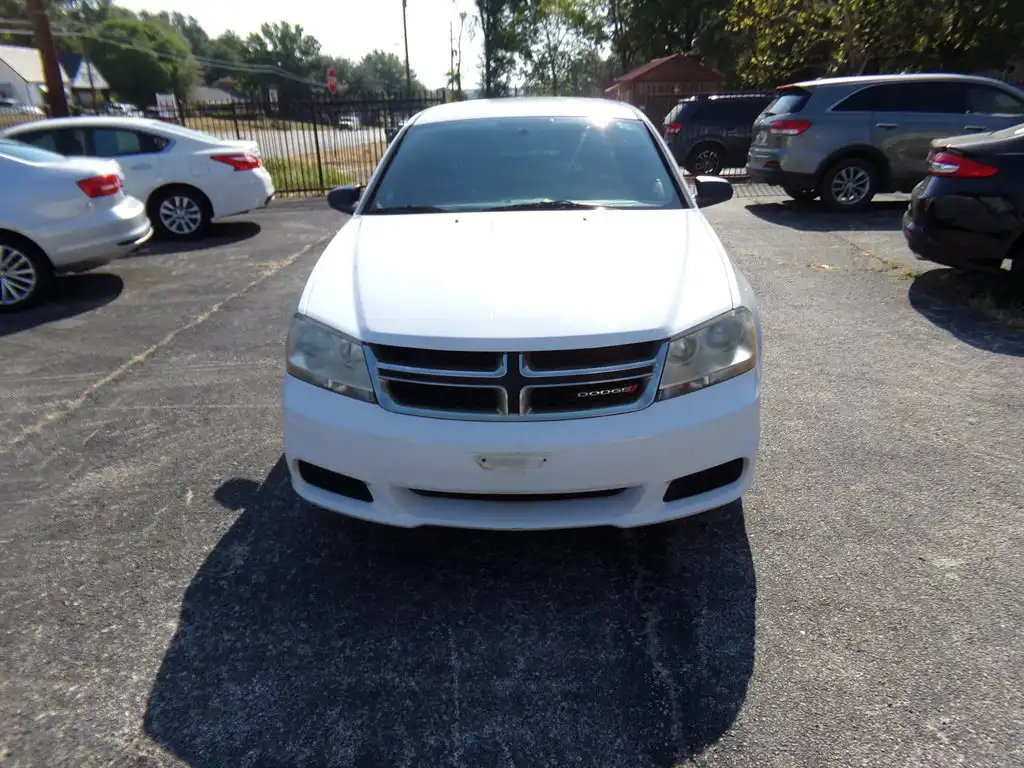 2013 Dodge Avenger SE's photo