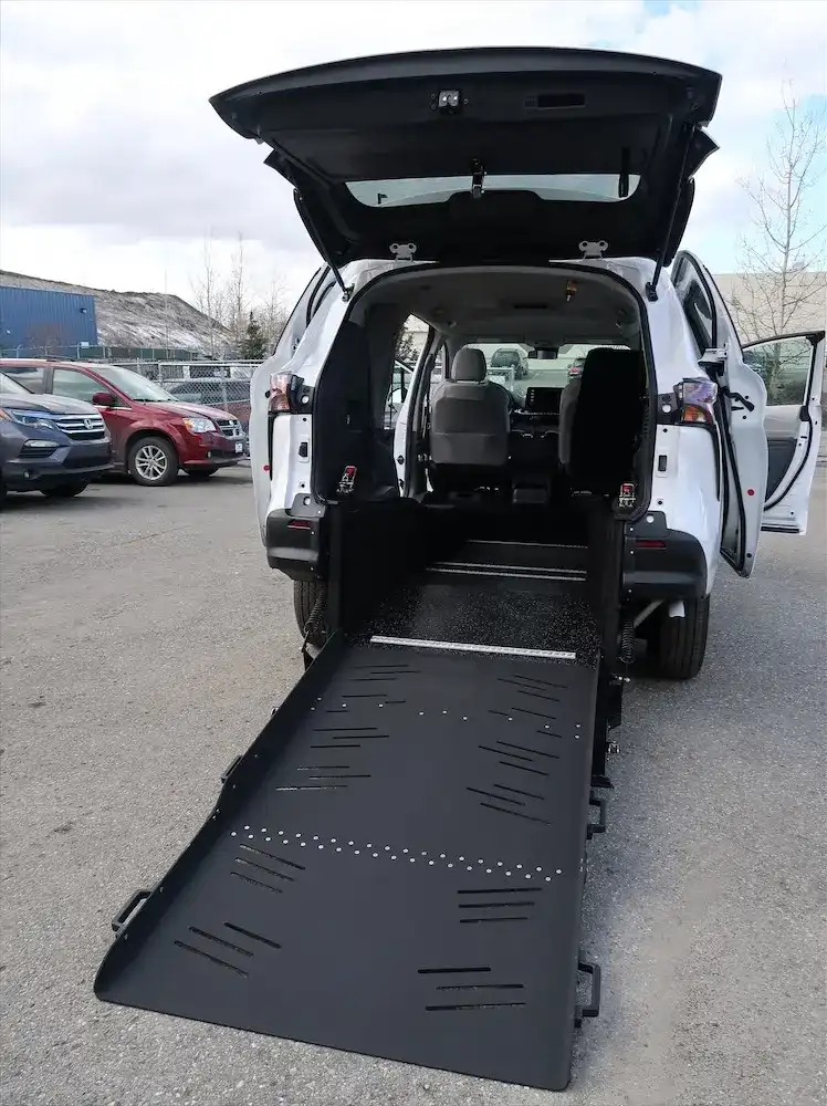 2024 Toyota Sienna LE 8-Passenger Hybrid FWD's photo