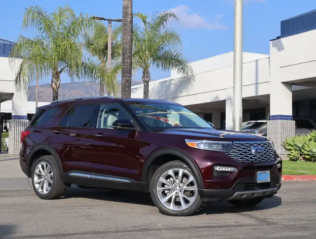 2023 Ford Explorer Platinum 4WD photo 1