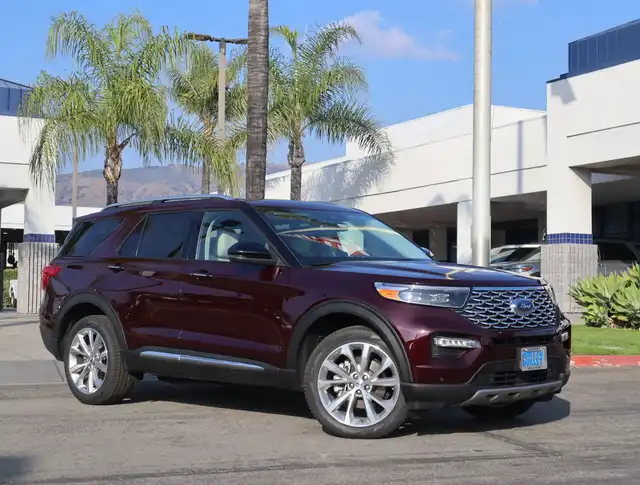 2023 Ford Explorer Platinum 4WD's photo