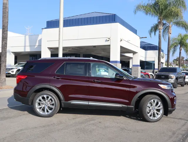 2023 Ford Explorer Platinum 4WD photo 3