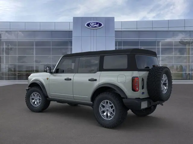2024 Ford Bronco Badlands 4WD photo 4