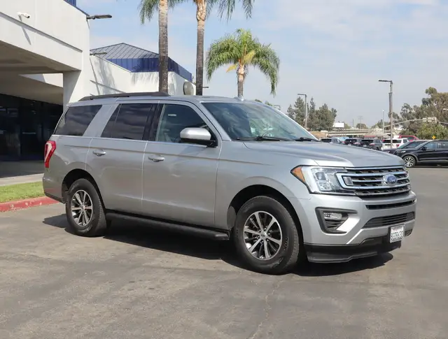 2020 Ford Expedition XLT photo 1