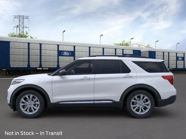 2024 Ford Explorer XLT RWD photo 3
