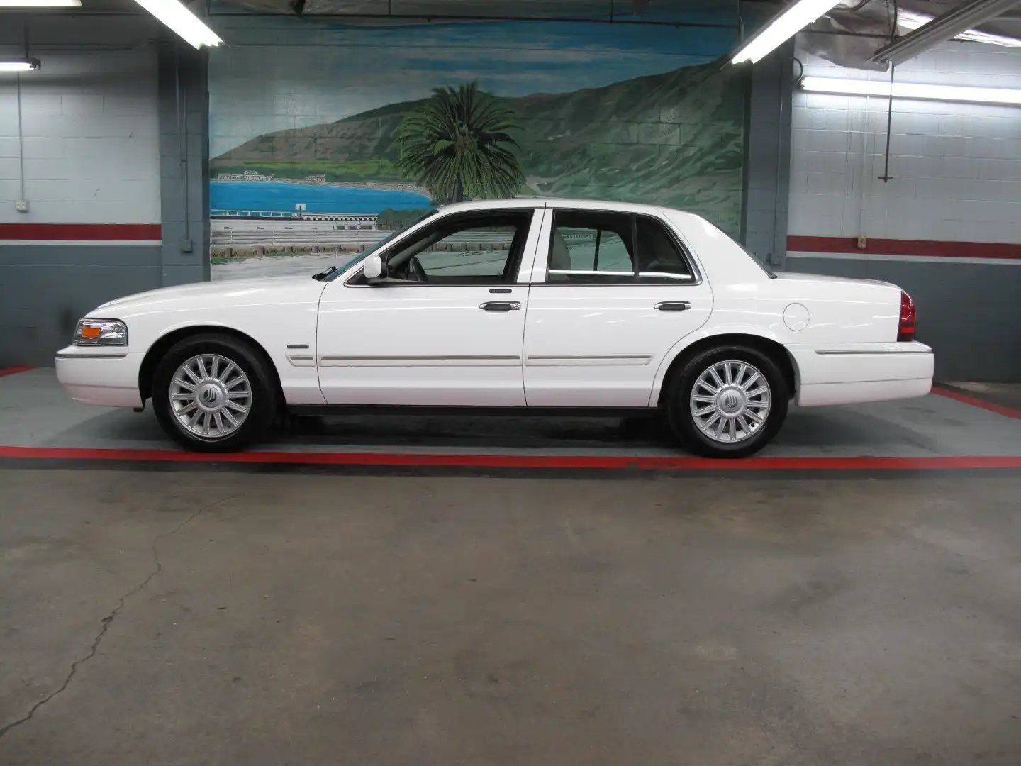 2011 Mercury Grand Marquis LS's photo