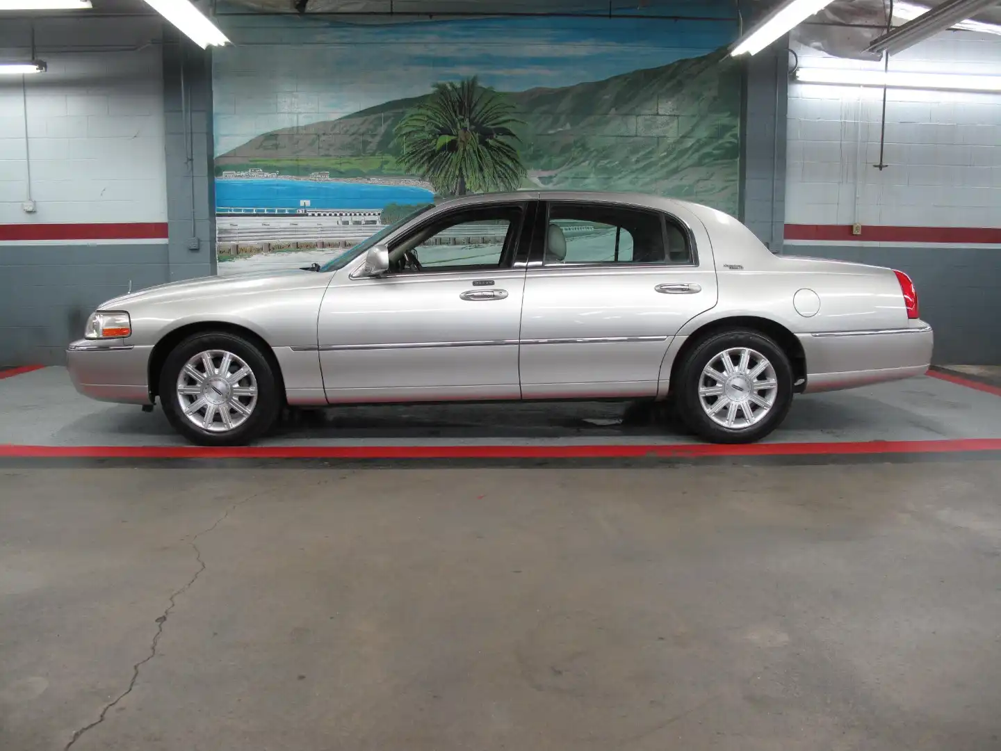 2006 Lincoln Town Car Signature Limited's photo