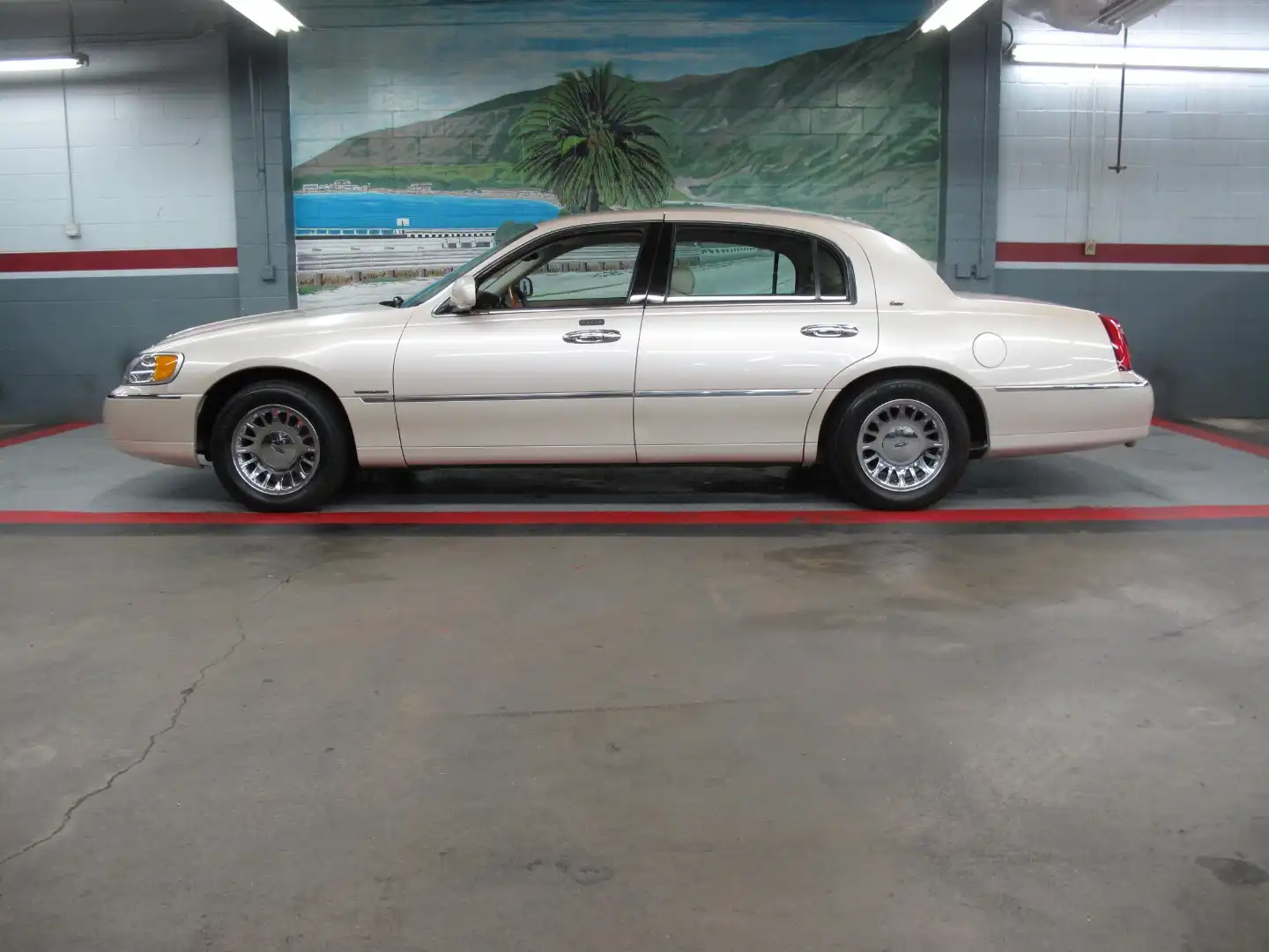 2000 Lincoln Town Car Cartier's photo