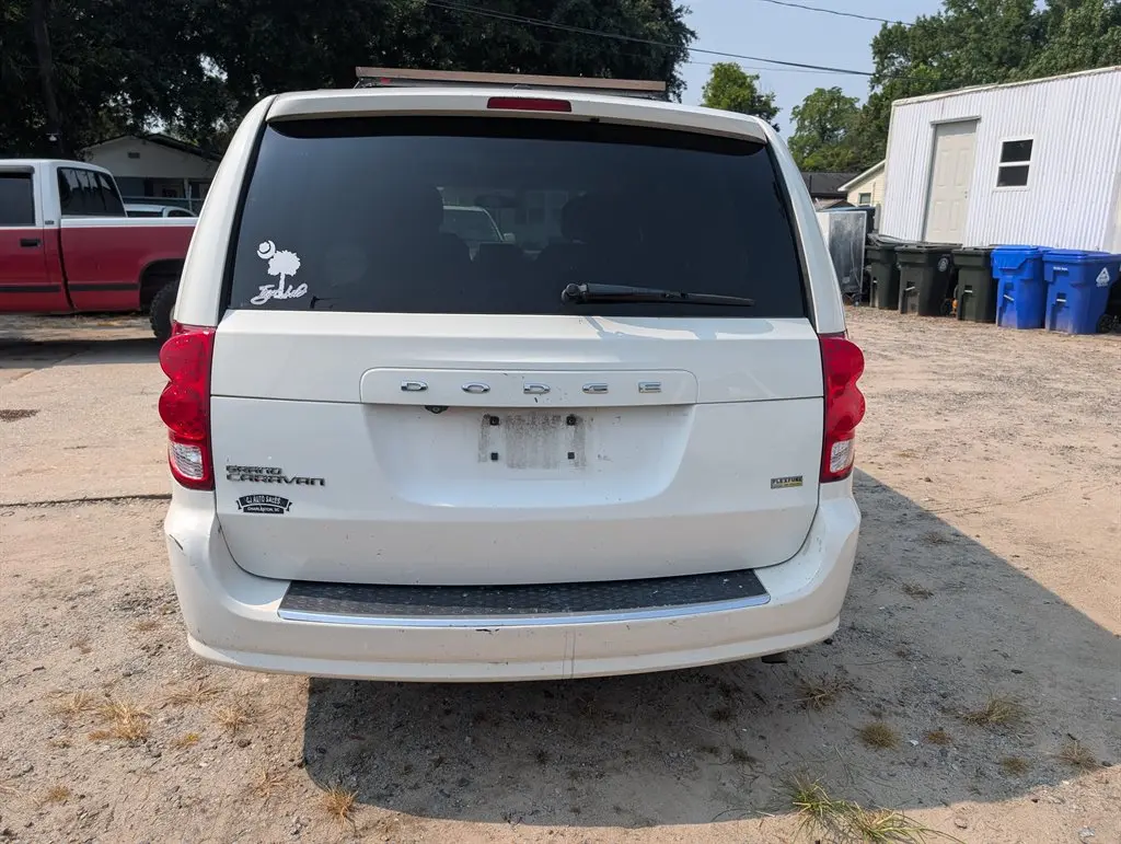 2012 Dodge Grand Caravan SXT photo 3