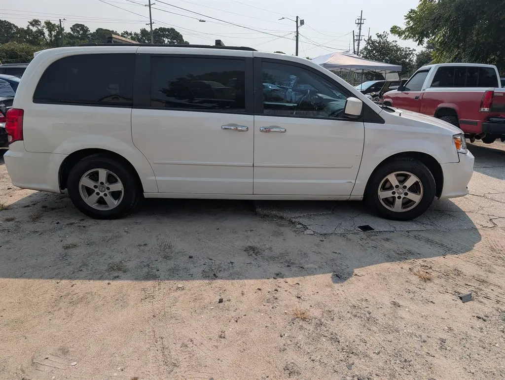 2012 Dodge Grand Caravan SXT photo 4