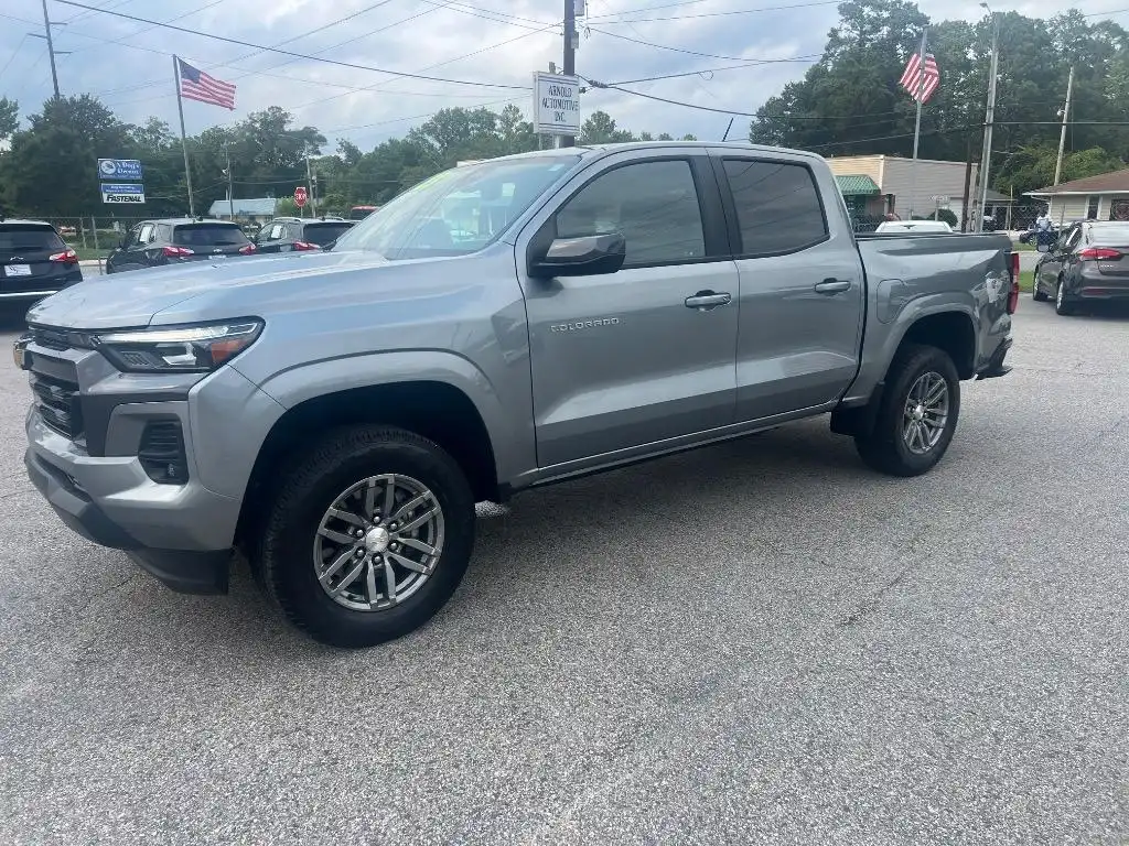 2023 Chevrolet Colorado 4WD LT Crew Cab Short Box's photo