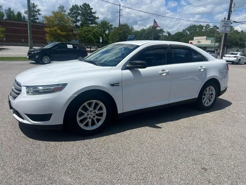 2013 Ford Taurus SE FWD's photo