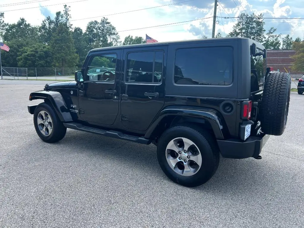 2018 Jeep Wrangler Sahara photo 3