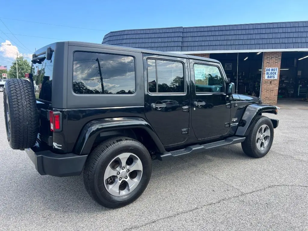 2018 Jeep Wrangler Sahara photo 5