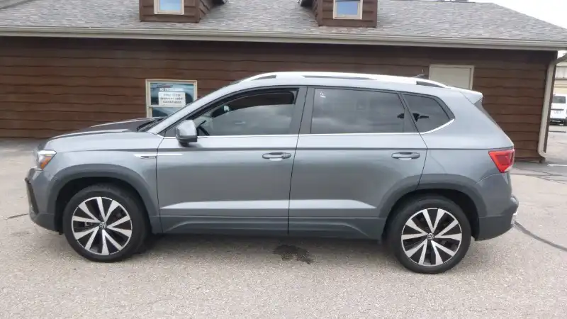 2023 Volkswagen Taos 1.5T SE's photo