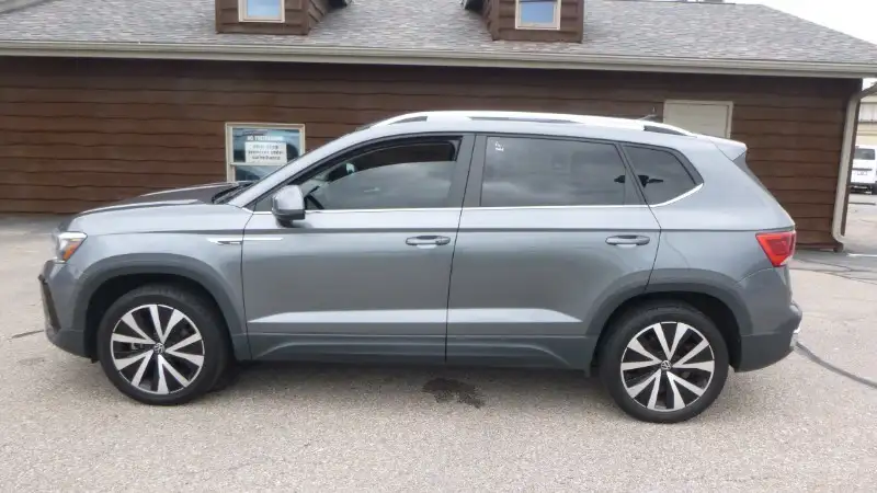 2023 Volkswagen Taos 1.5T SE's photo