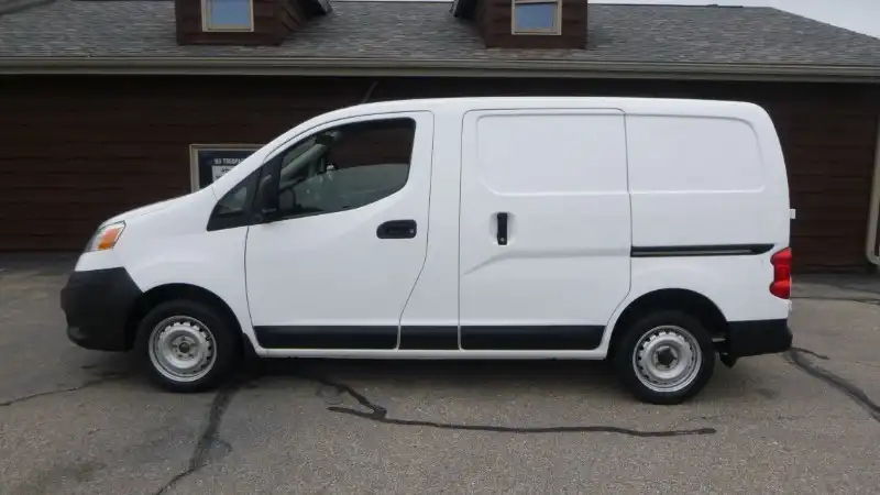 2017 Nissan NV200 S's photo