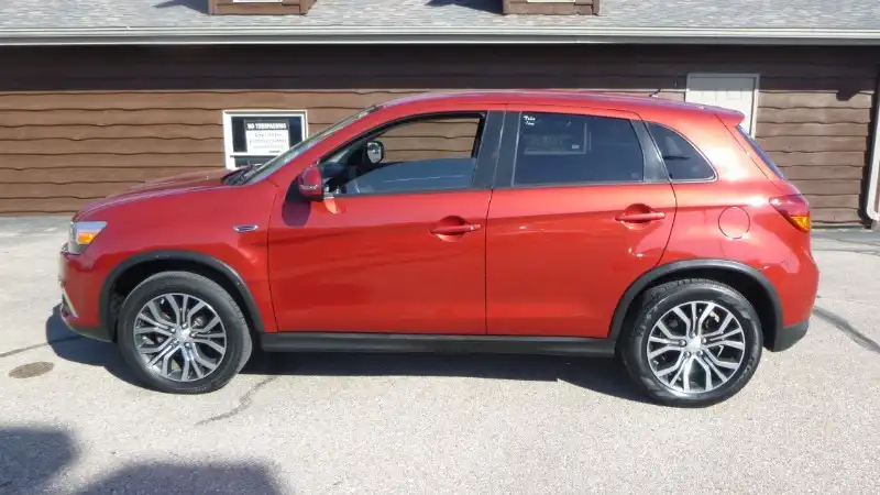 2016 Mitsubishi Outlander Sport 2.0 ES FWD CVT's photo
