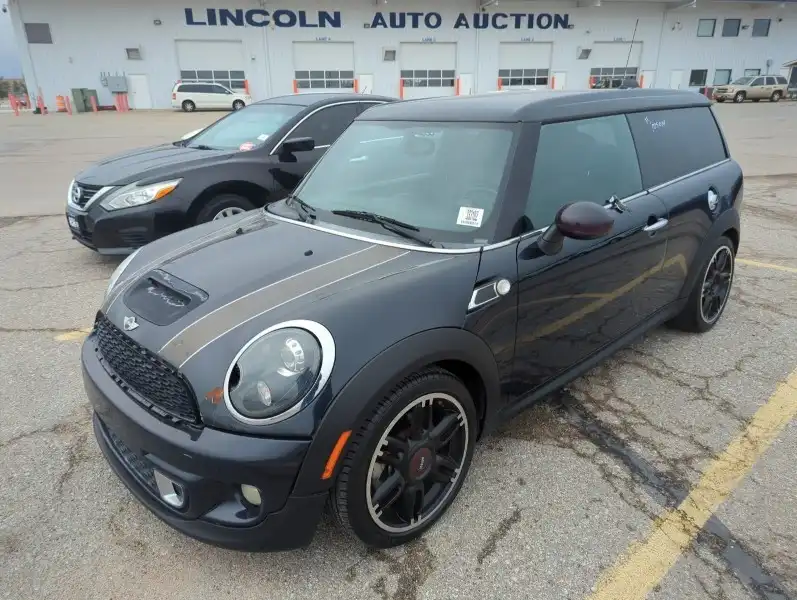 2011 MINI Cooper Clubman S's photo